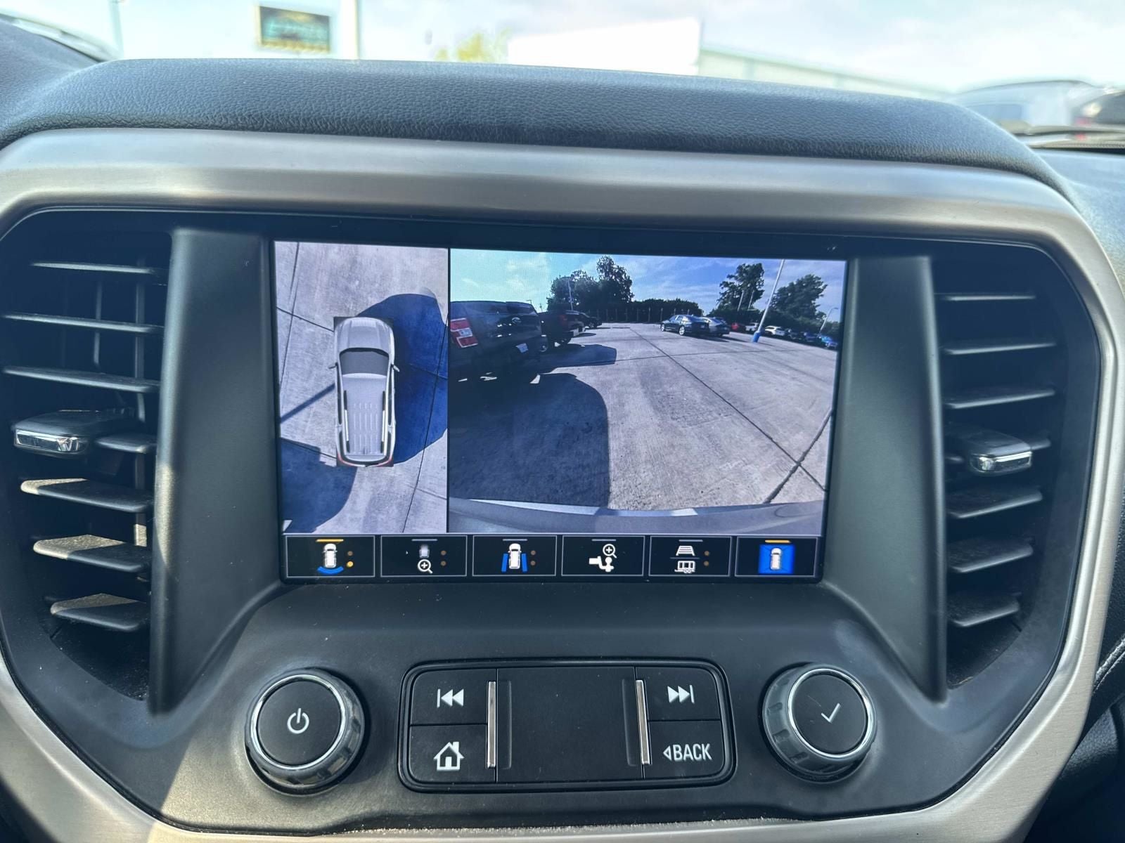 2023 GMC Acadia Denali