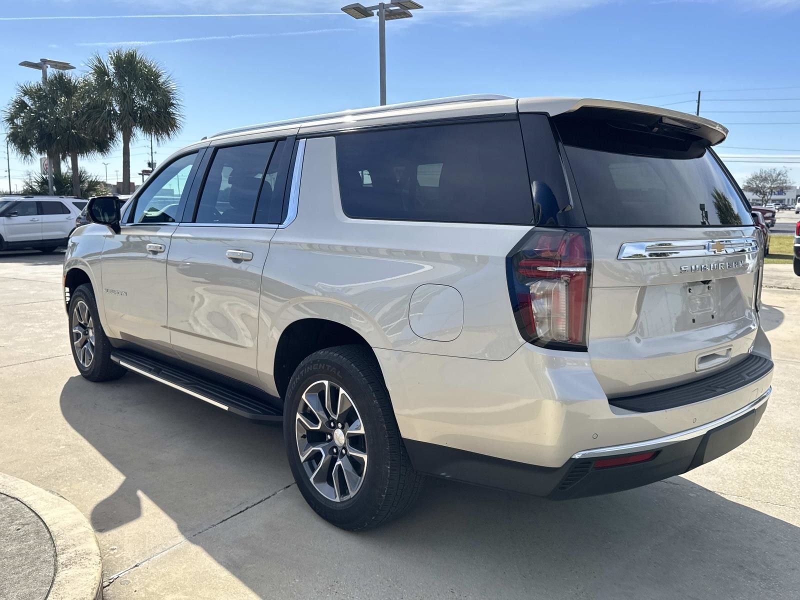 2023 Chevrolet Suburban LT