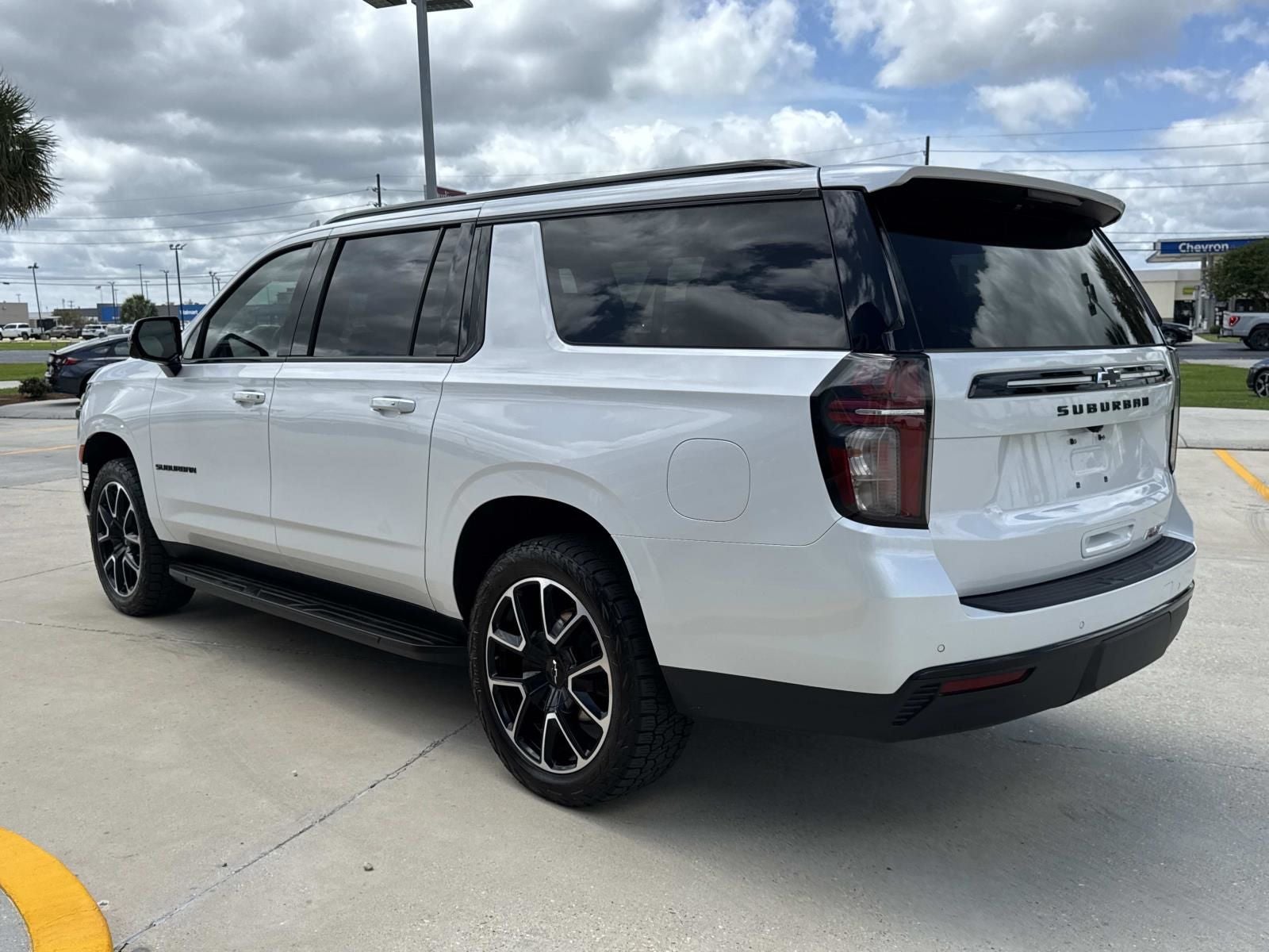 2023 Chevrolet Suburban RST