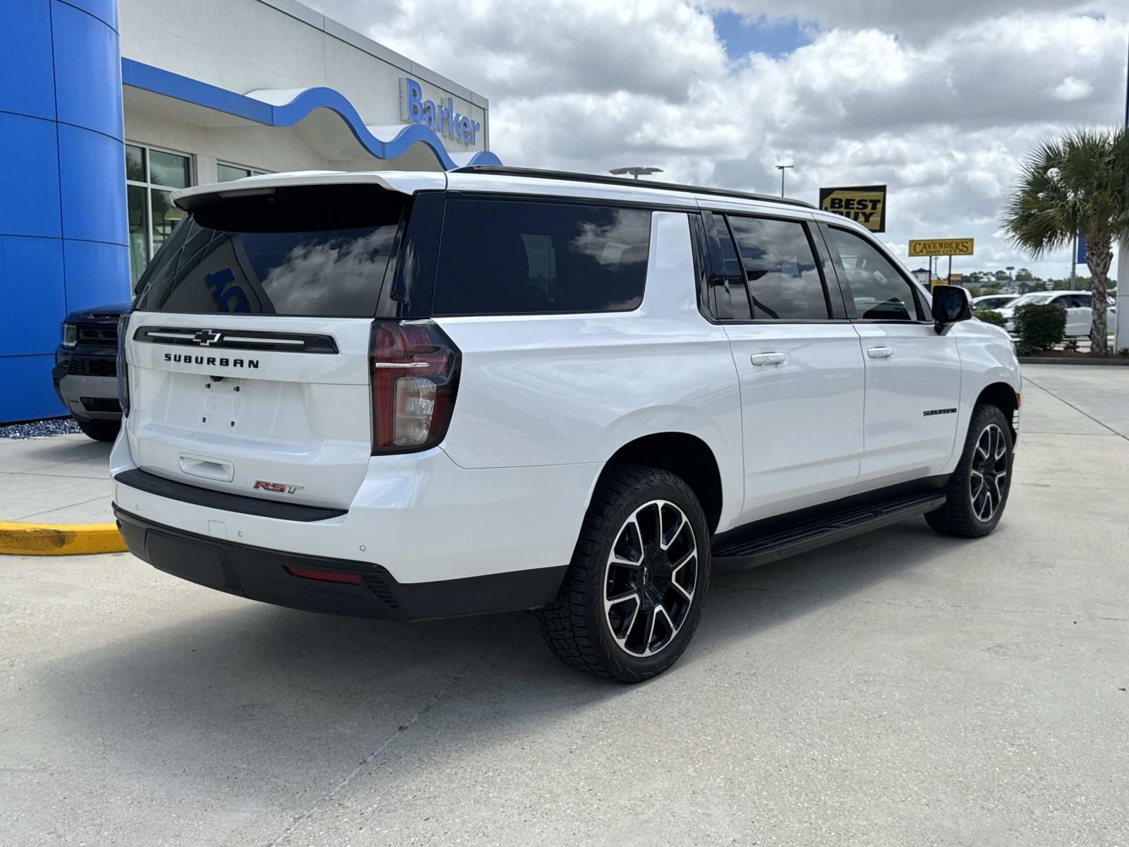 2023 Chevrolet Suburban RST