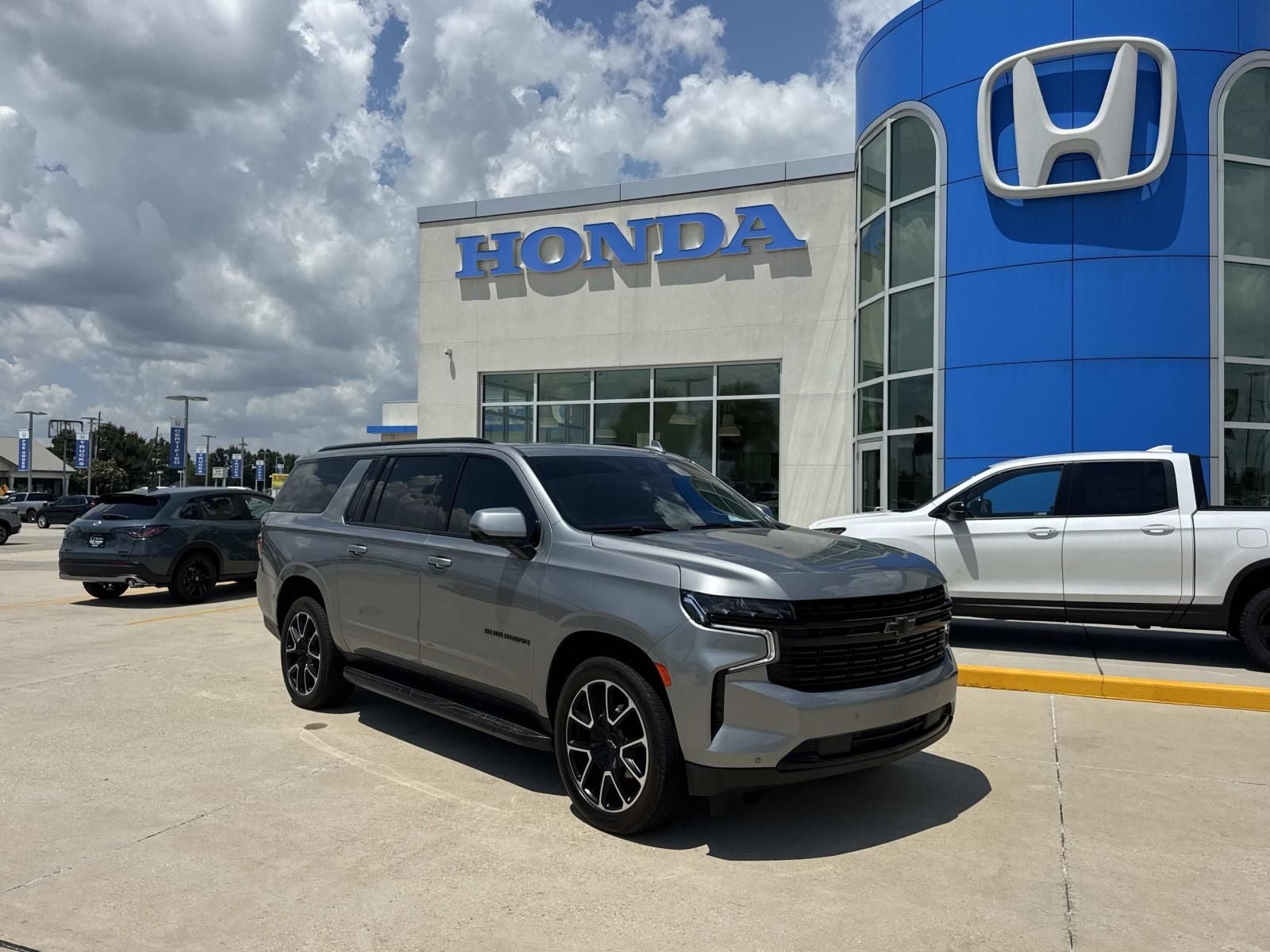 2023 Chevrolet Suburban RST