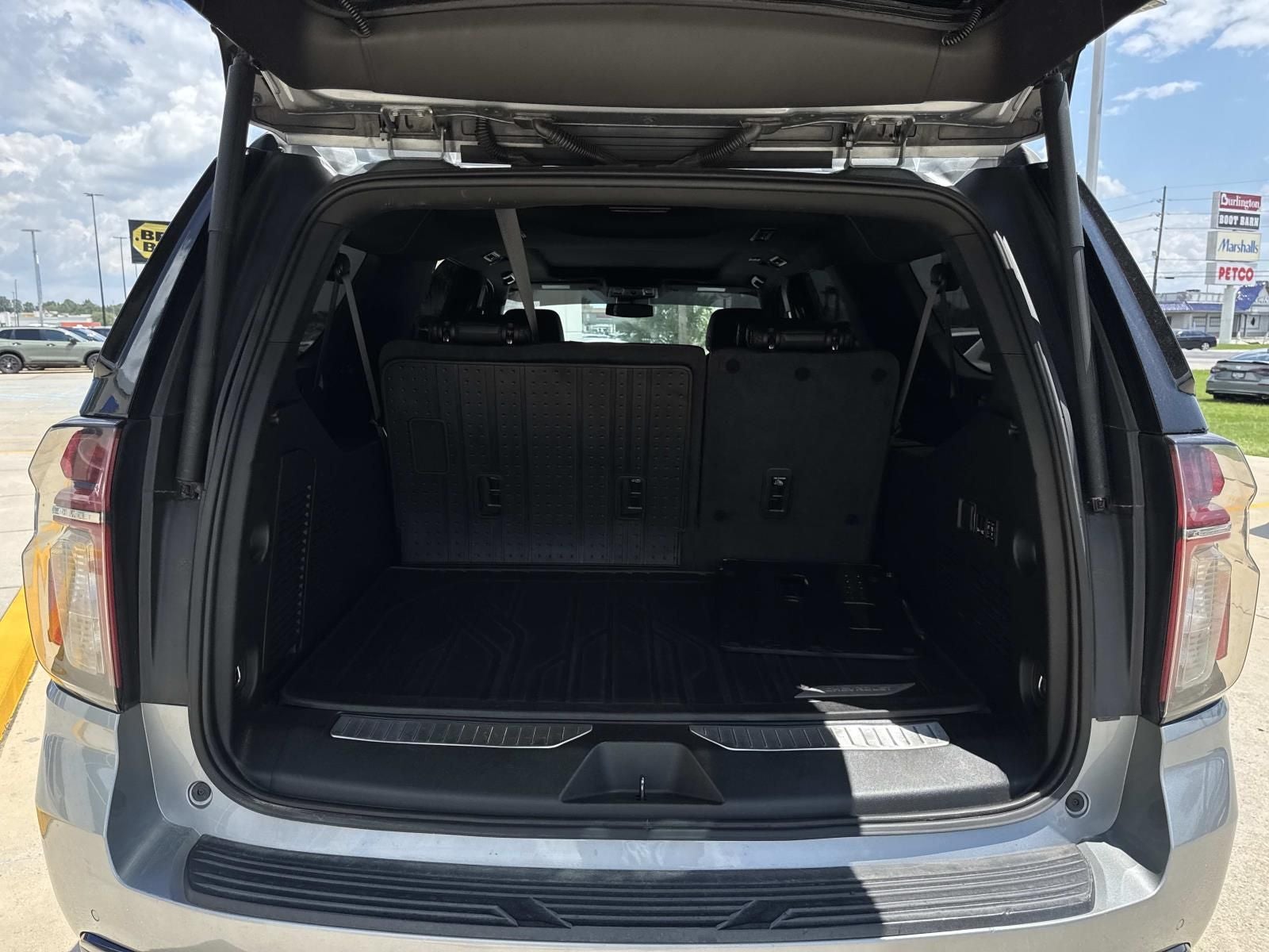 2023 Chevrolet Suburban RST