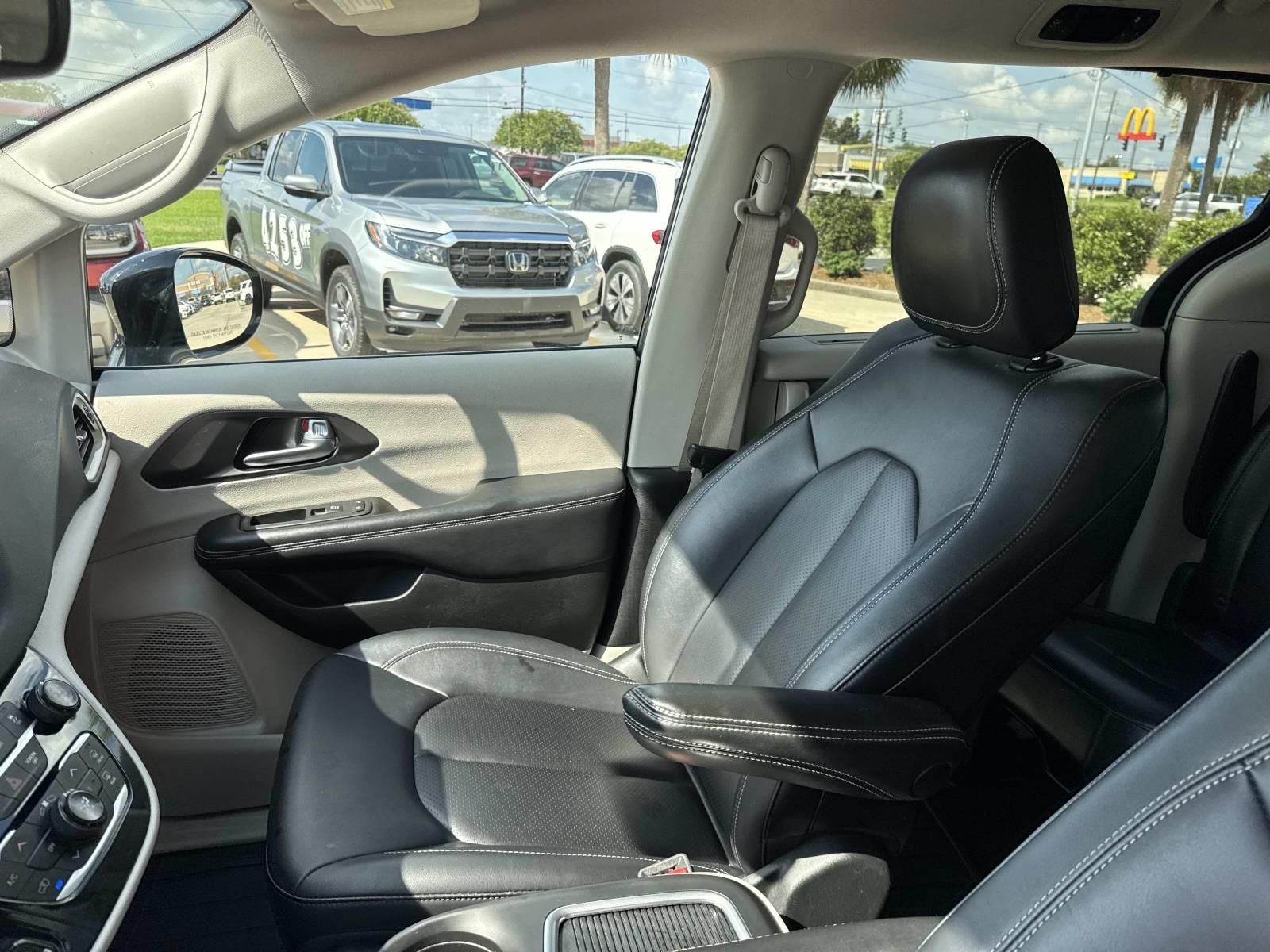 2024 Chrysler Pacifica Touring L
