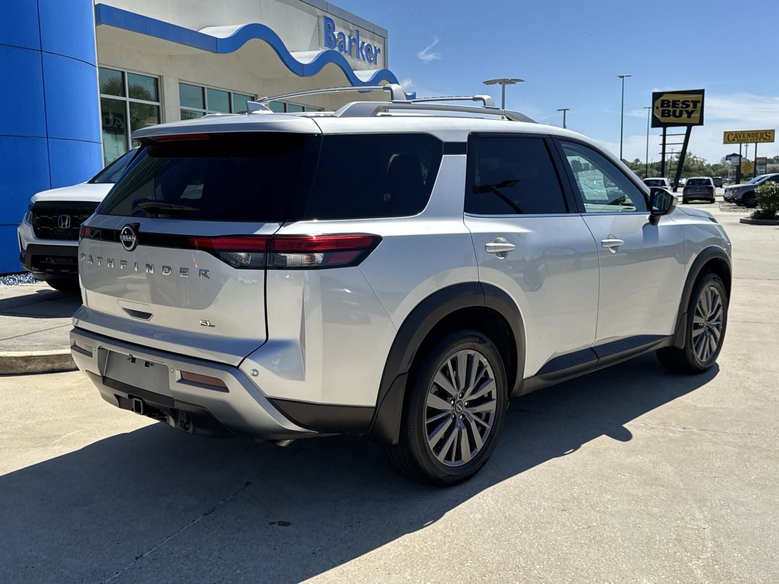 2024 Nissan Pathfinder SL