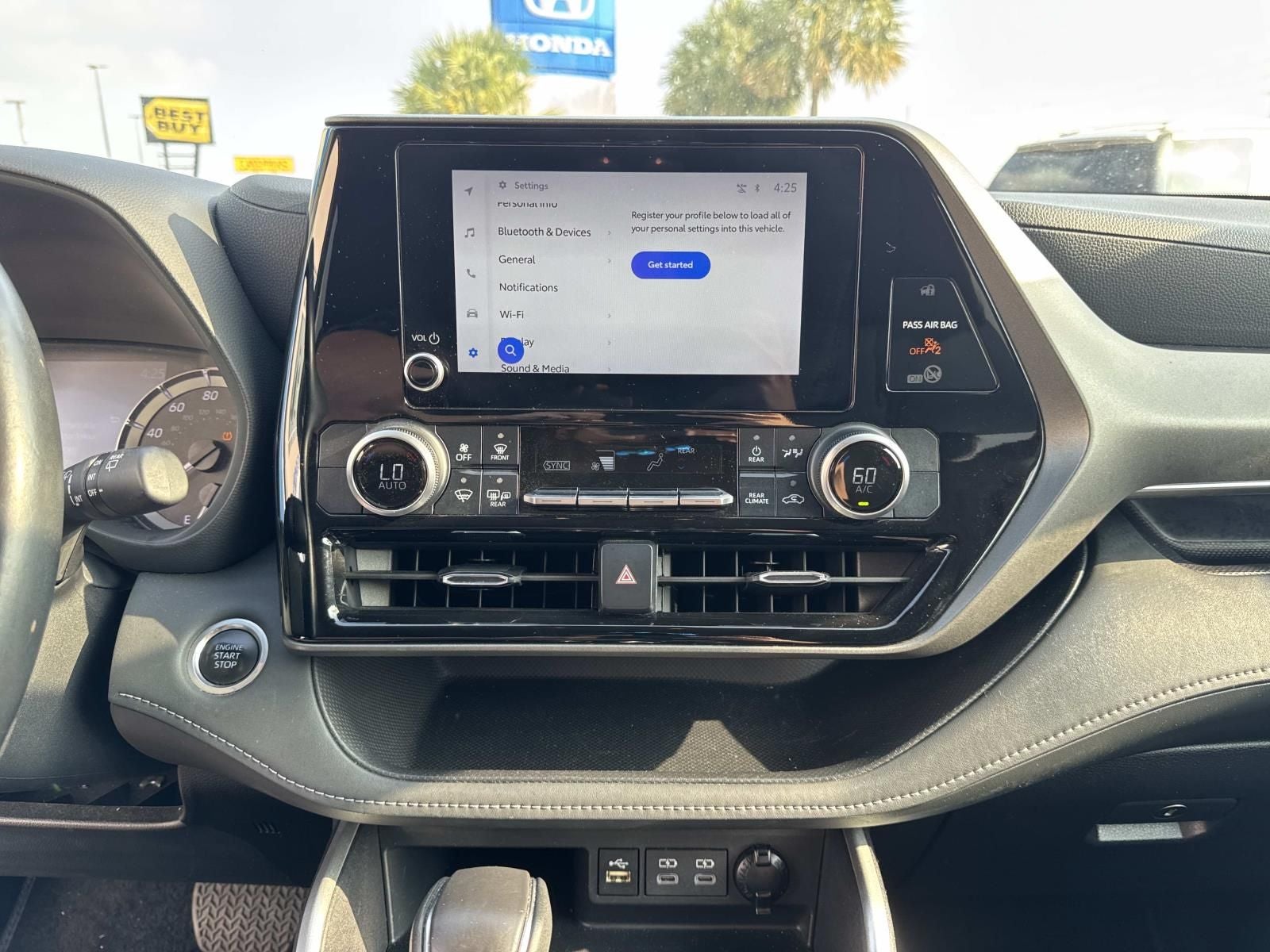 2024 Toyota Highlander LE