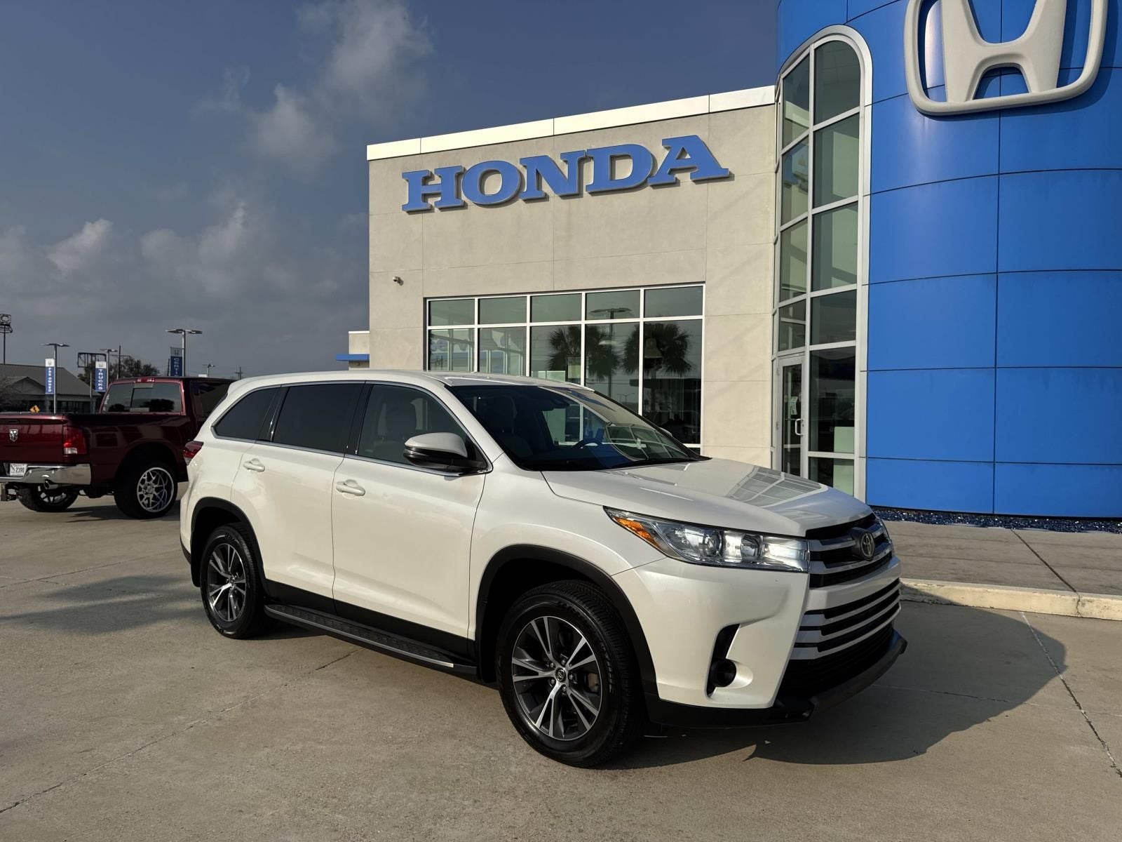 2019 Toyota Highlander LE