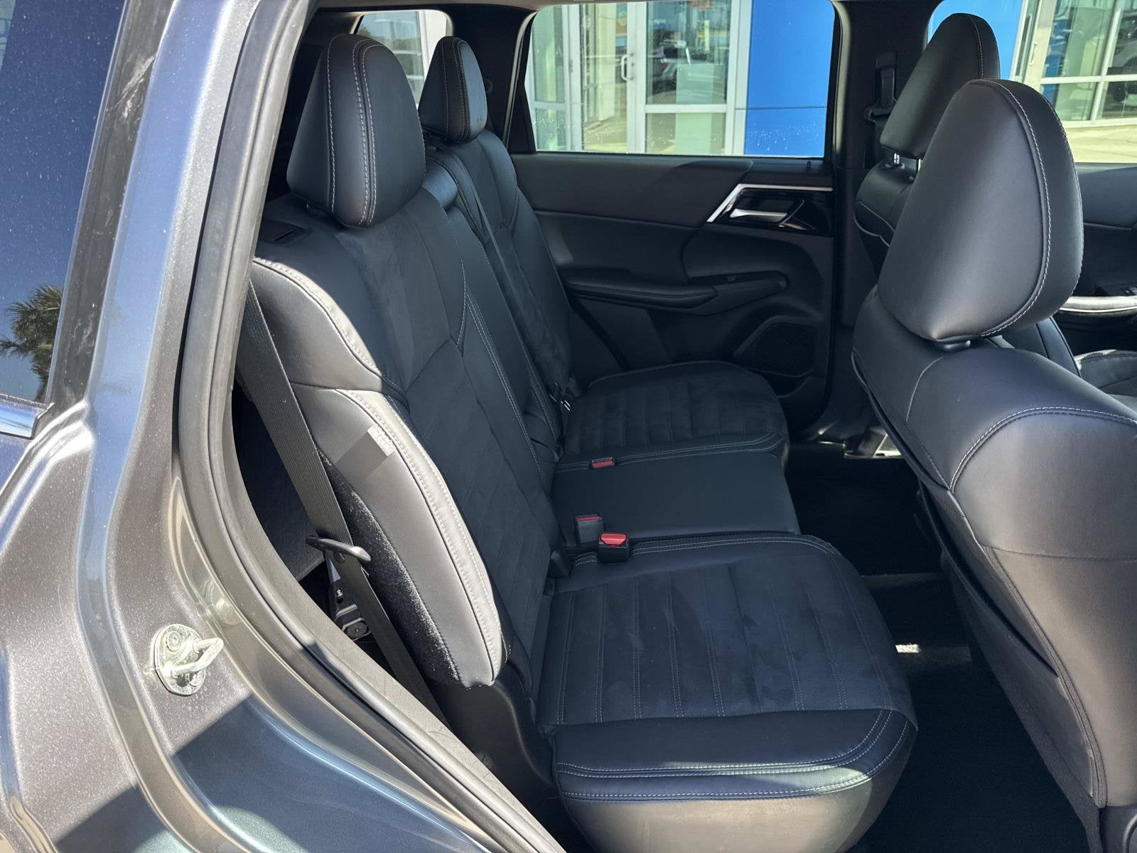 2023 Mitsubishi Outlander SE