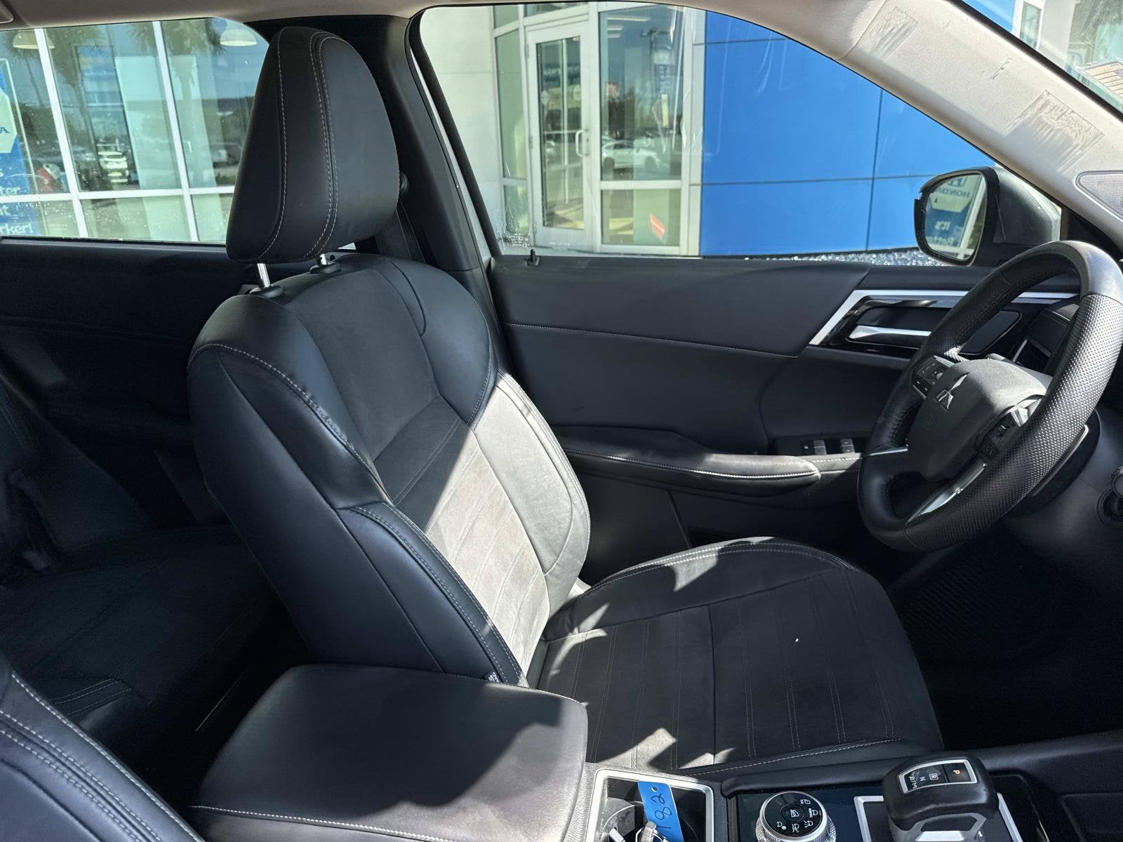 2023 Mitsubishi Outlander SE