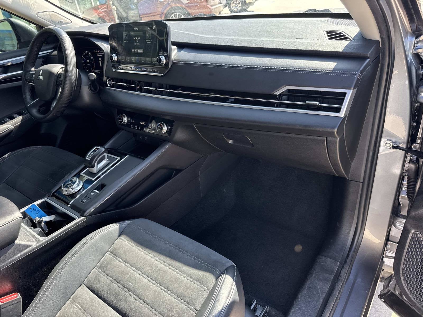 2023 Mitsubishi Outlander SE