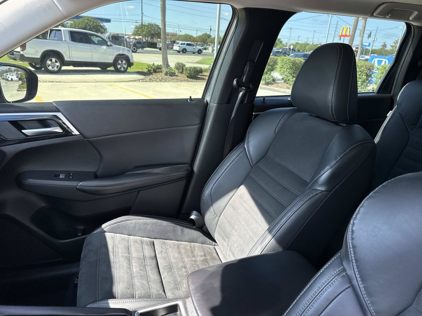 2023 Mitsubishi Outlander SE
