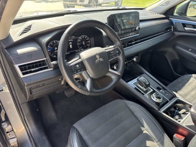 2023 Mitsubishi Outlander SE