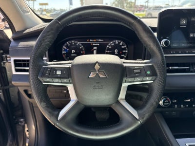 2023 Mitsubishi Outlander SE