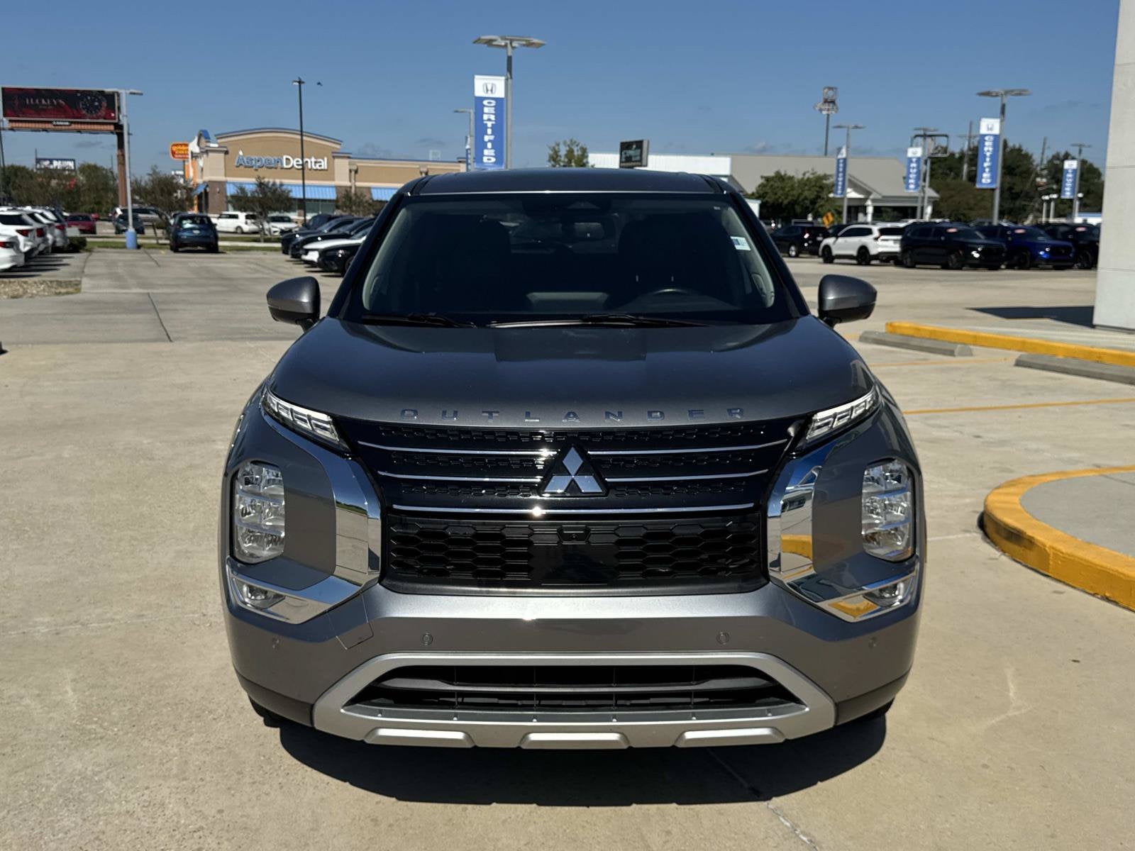 2023 Mitsubishi Outlander SE