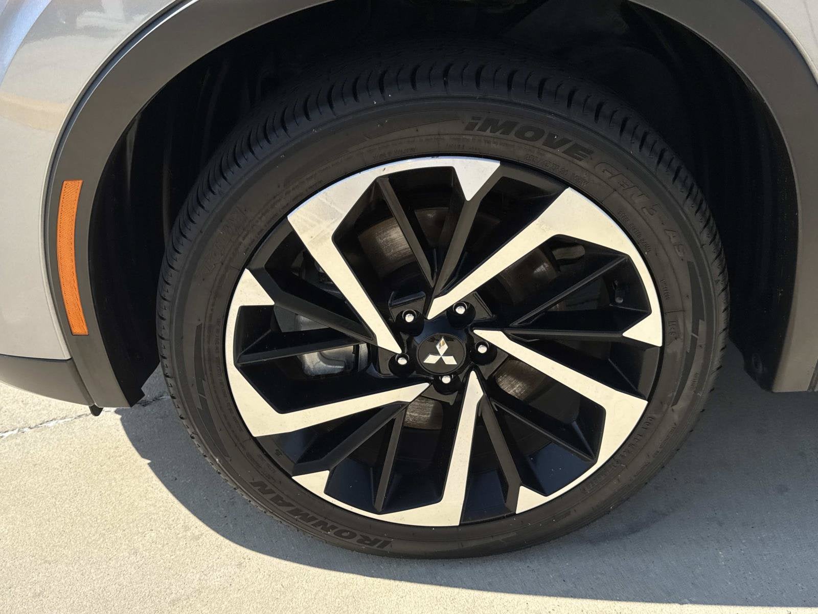 2023 Mitsubishi Outlander SE