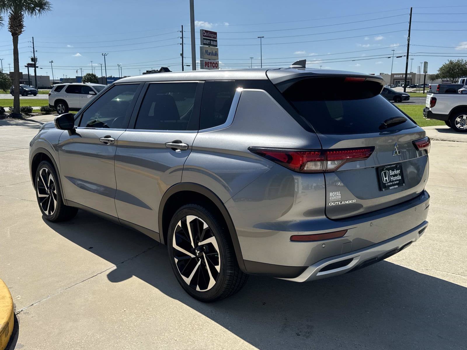 2023 Mitsubishi Outlander SE