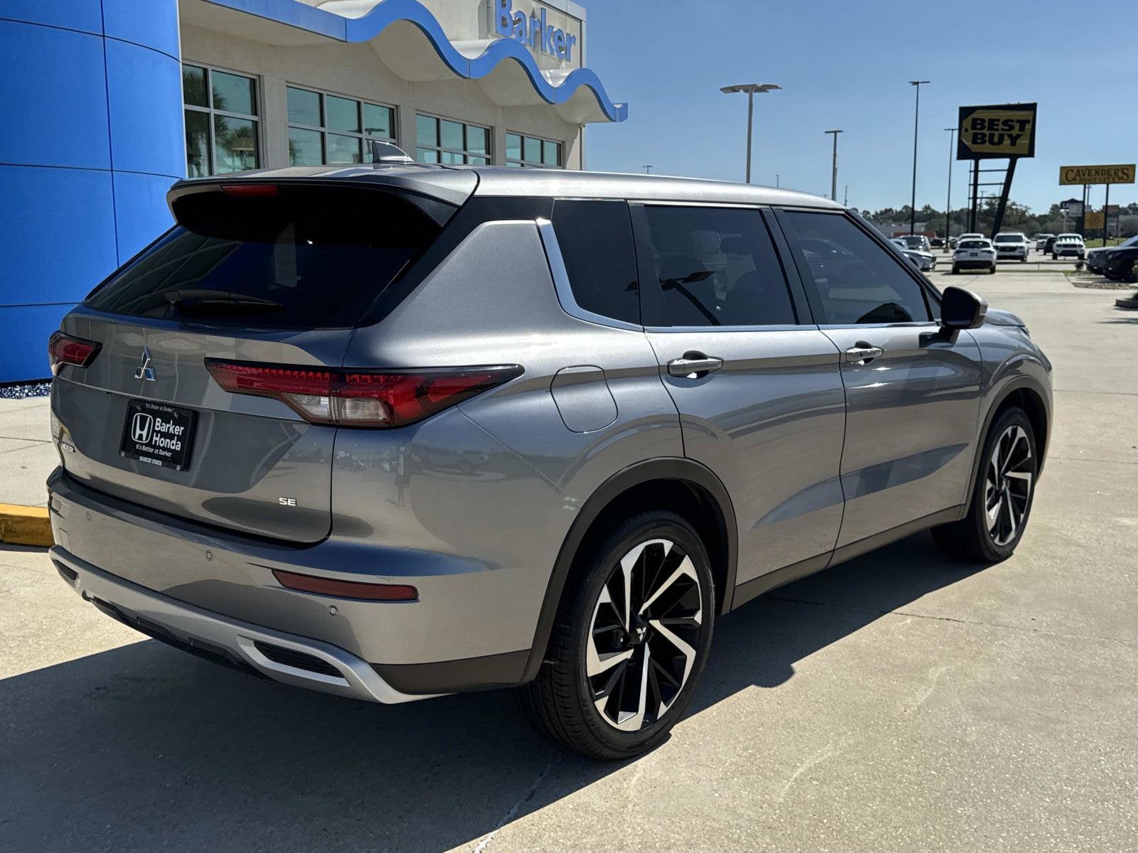 2023 Mitsubishi Outlander SE